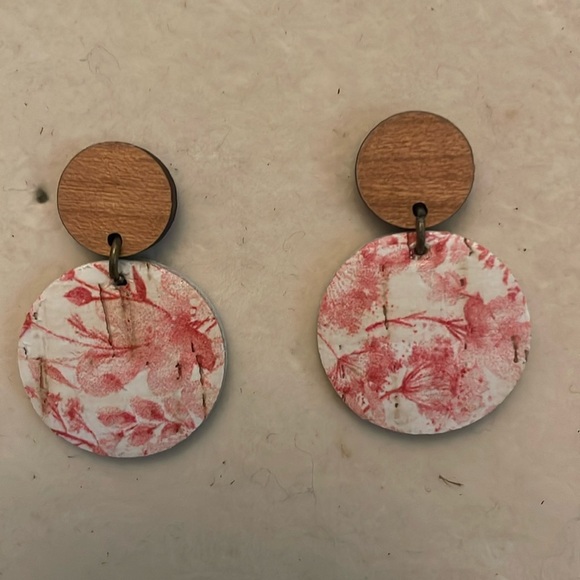1.5” double tan white pink cork style stud earrings - Picture 1 of 12